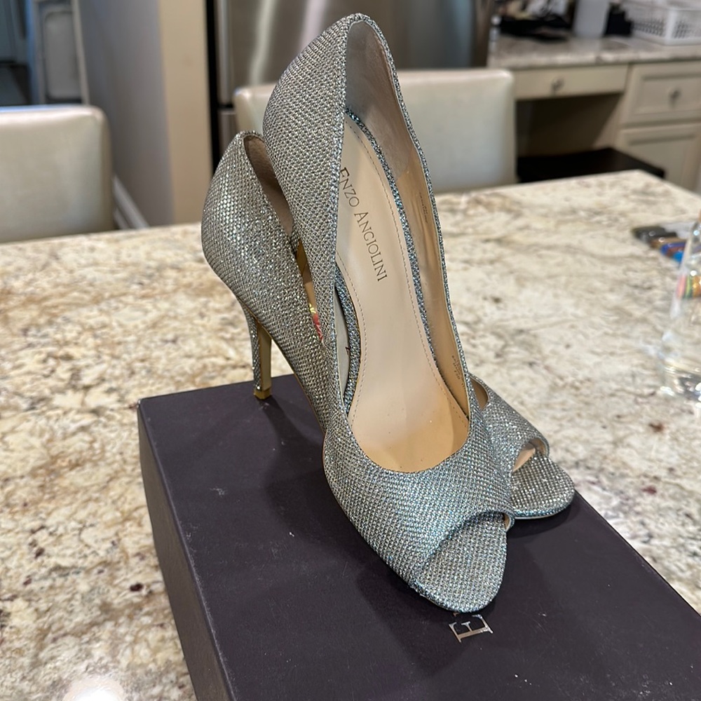 Silver/Metallic Shoes Size 8 by Enzo Angiolini